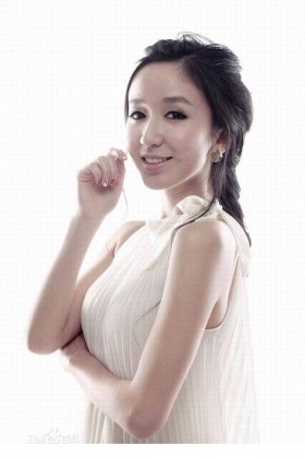 中国女演员娄艺潇清纯靓丽美照