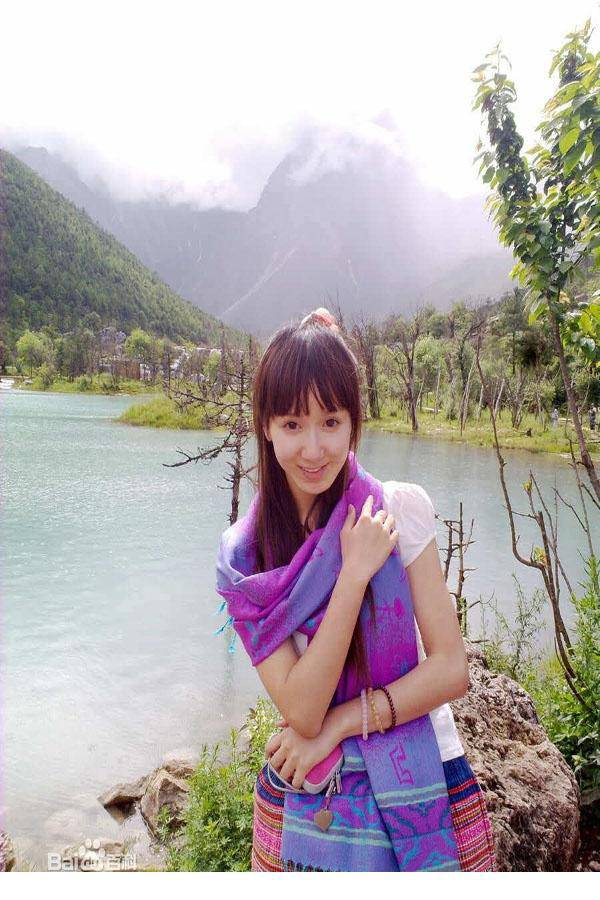 中国女演员娄艺潇清纯靓丽美照