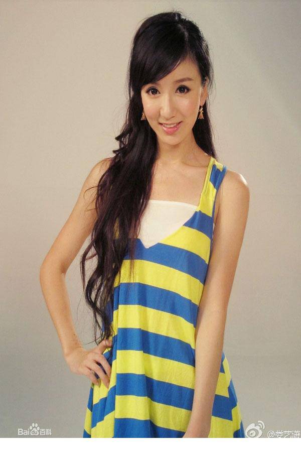 中国女演员娄艺潇清纯靓丽美照