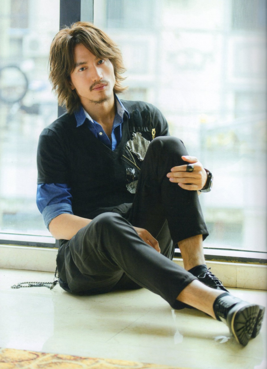 言承旭个人写真 型男魅力气质逼人