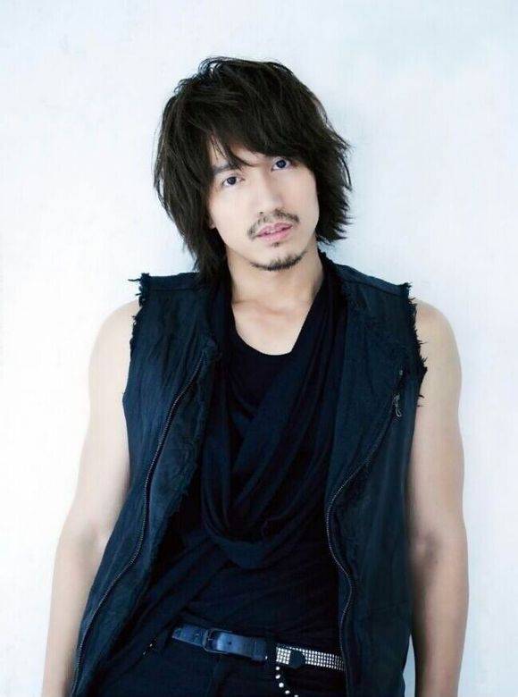 台湾潮男言承旭个人写真 络腮胡显成熟魅力