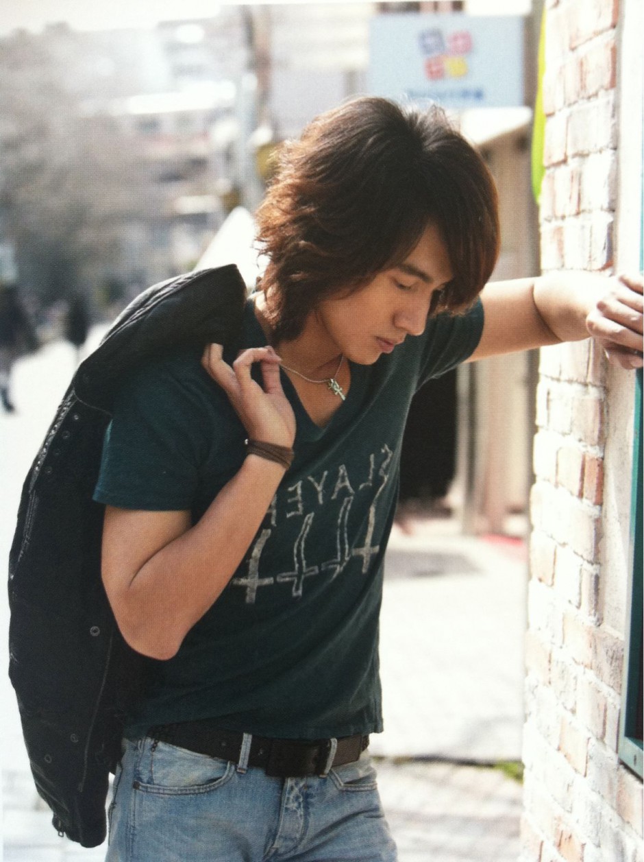 型男言承旭写真摄影组图 爽朗笑容暖化人心