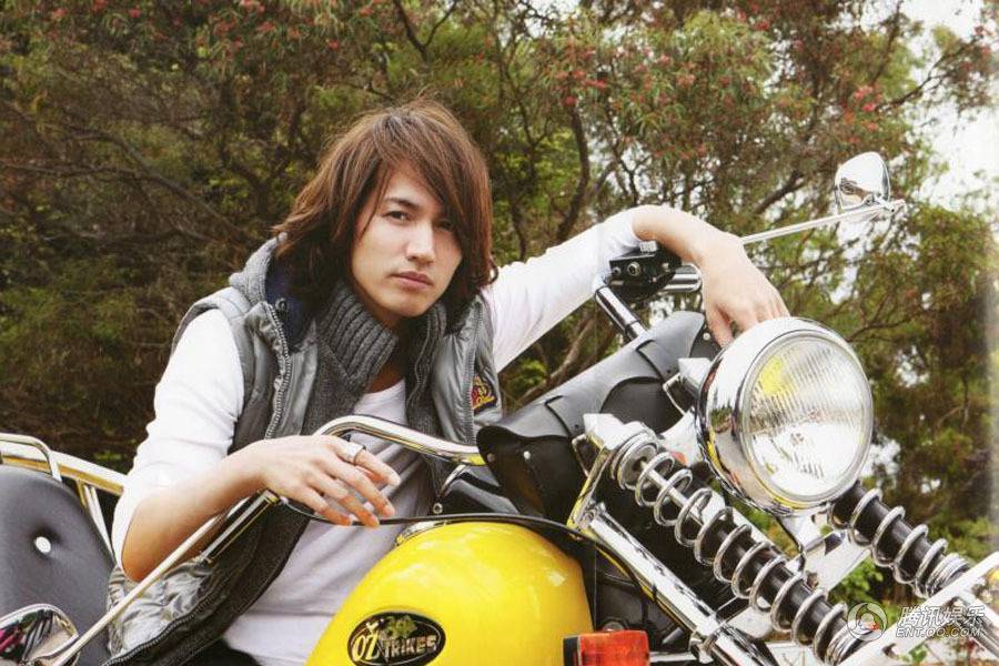 言承旭时尚杂志写真集 桀骜不驯气质邪魅迷人