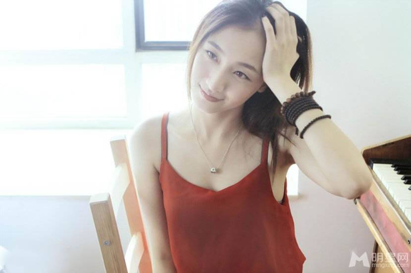 清新美女叶青尽显文艺范十足