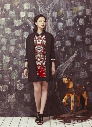 内地女演员叶青复古装扮展现迷人魅力