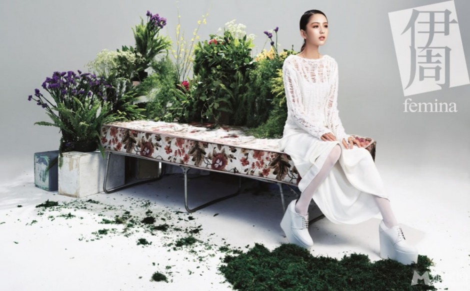 佟丽娅时尚杂志大片 化身纯洁百花仙子
