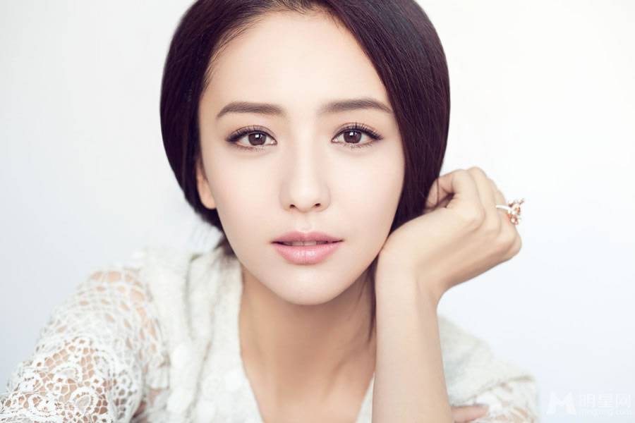 佟丽娅文艺范美女写真图片 娇笑宛若甜美少女