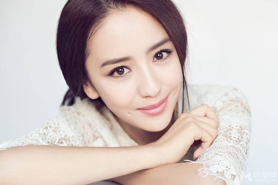 佟丽娅文艺范美女写真图片 娇笑宛若甜美少女