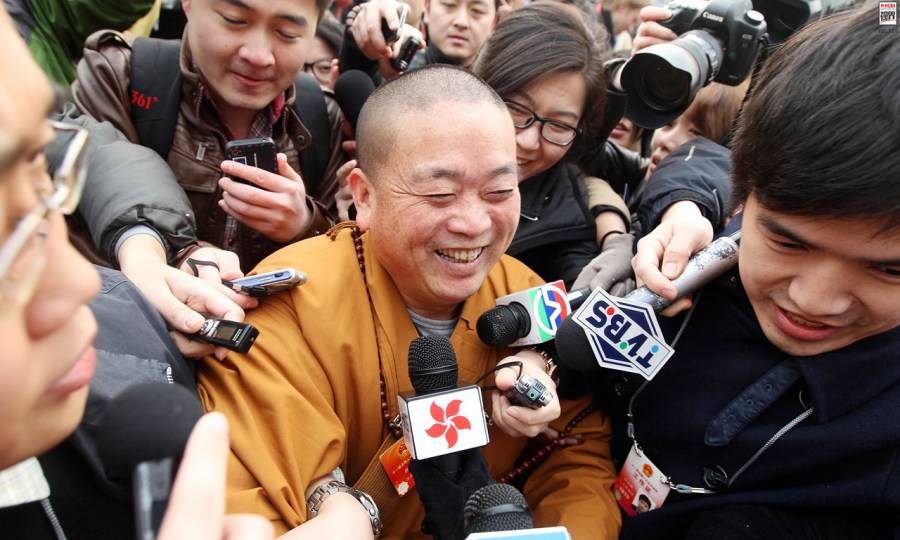 少林方丈释永信受众人爱戴采访