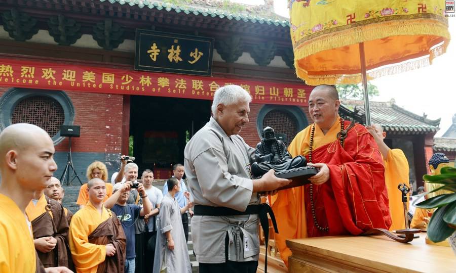 娱乐圈众大腕与释永信珍贵活动合照