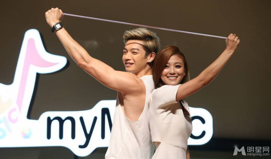 辰亦儒卓文萱活动暧昧瞬间抓拍