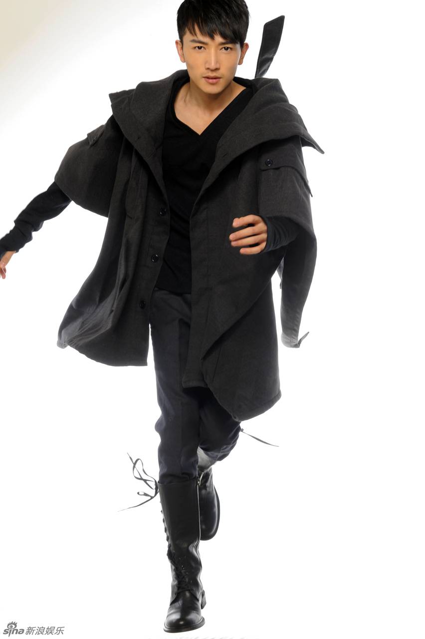 内地男明星许诺黑色潮装帅气写真