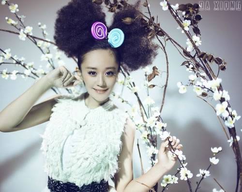 内地女演员海陆白裙清新可人写真