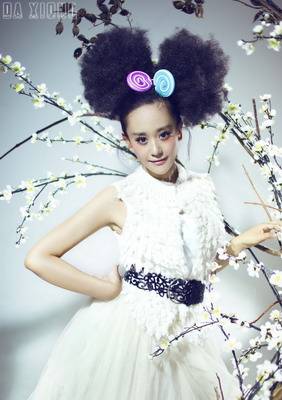 内地女演员海陆白裙清新可人写真