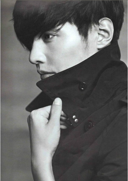 韩国男演员元斌帅气冷峻写真照