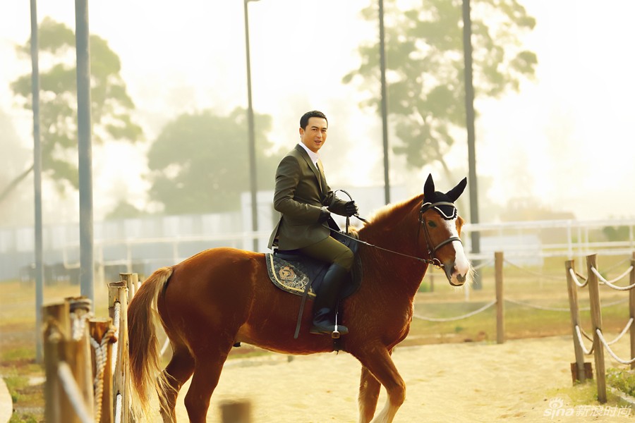 国民大叔张嘉译赛马英姿挺拔帅气