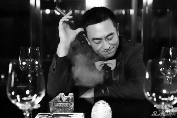 气质大叔张嘉译经典黑白时尚写真