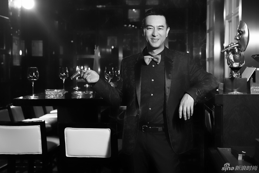 气质大叔张嘉译经典黑白时尚写真
