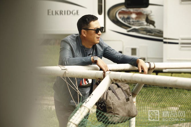 张嘉译熟男魅力写真 雅痞气质迷人