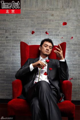 型男李亚鹏七夕情人节红玫瑰雅痞写真