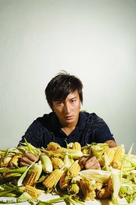 方力申搞怪俏皮时尚写真