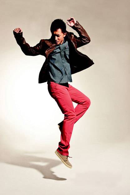 人气男明星韩庚冷峻潇洒写真