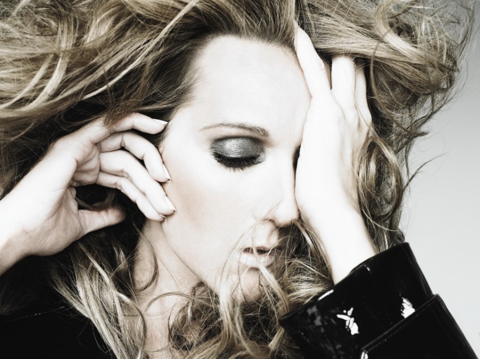 加拿大女歌手席琳·迪翁尽显个性狂野魅力