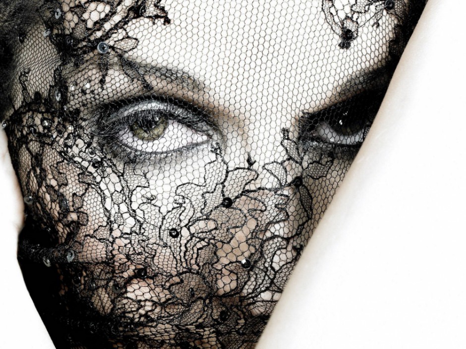 加拿大女歌手席琳·迪翁尽显个性狂野魅力