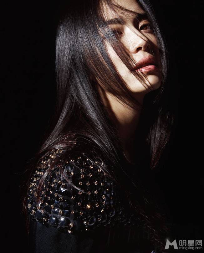 内地人气女王姚晨变身御姐 尽现女性魅力