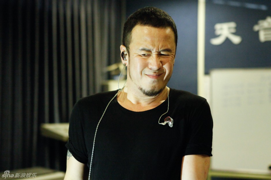 杨坤为演唱会精心彩排花絮组图