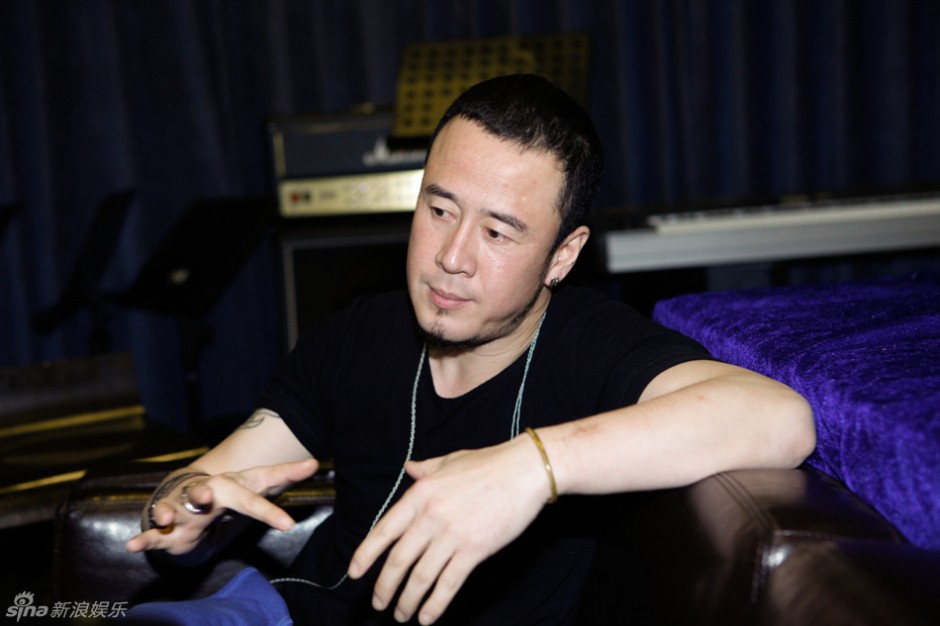 杨坤为演唱会精心彩排花絮组图