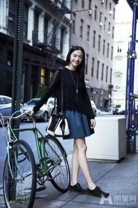 姚晨“姚大嘴”纽约街头时尚春季街拍