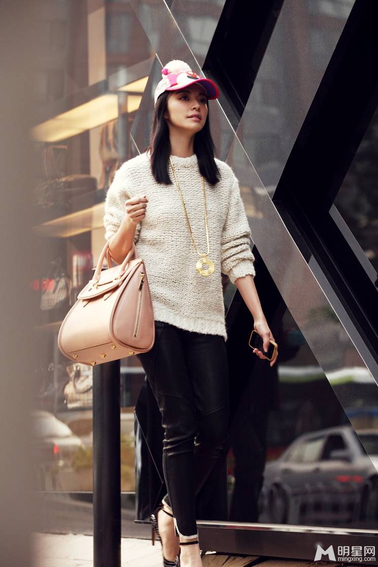 大嘴姚晨优雅知性风登上红秀封面