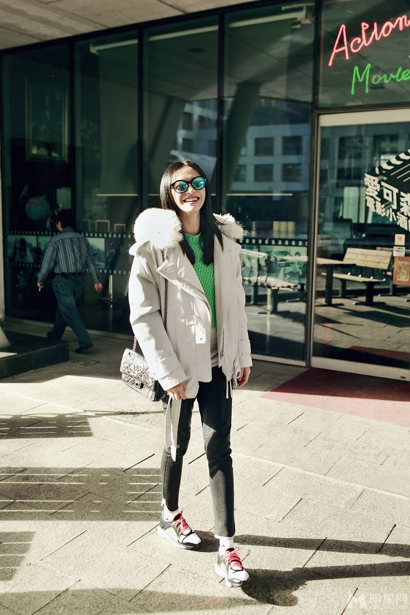 姚晨冬日潮范时尚街拍写真