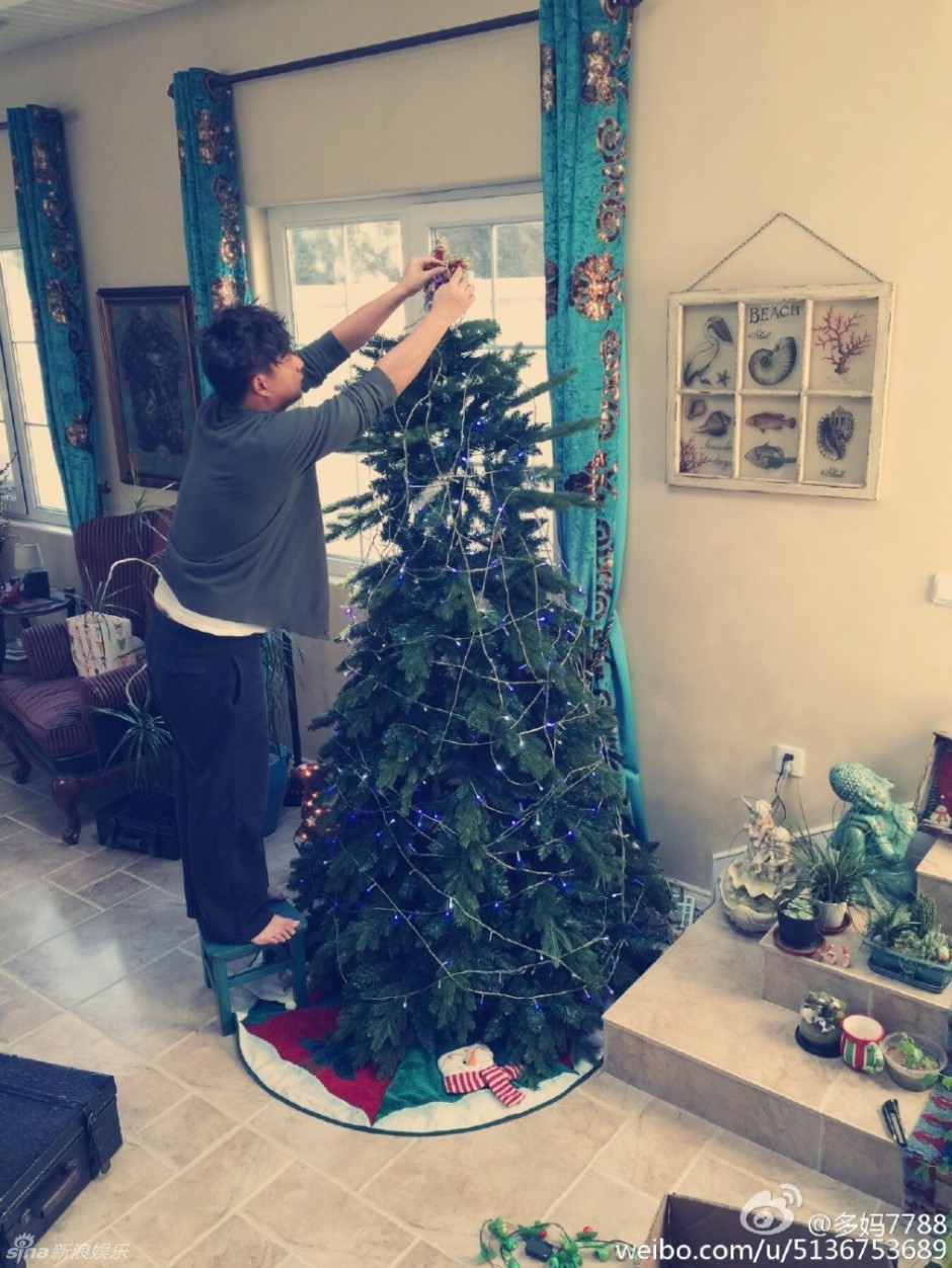 圣诞节黄磊一家俏皮欢乐亲密无间