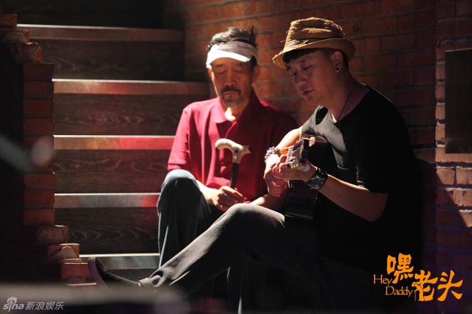 《嘿！老头》黄磊重拾吉他 帅气优雅迷人