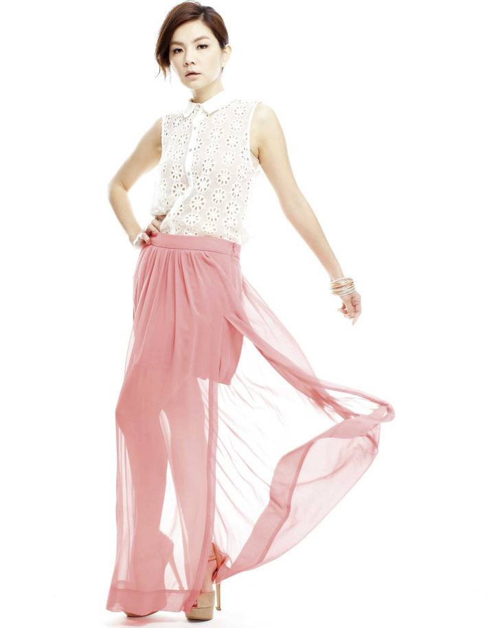 台湾女明星Ella尽显优雅女人味