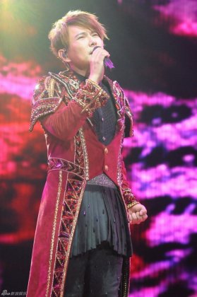 情歌王子张信哲演唱会深情迷人