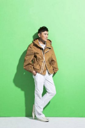 歌手张信哲帅气写真 男性成熟魅力散发