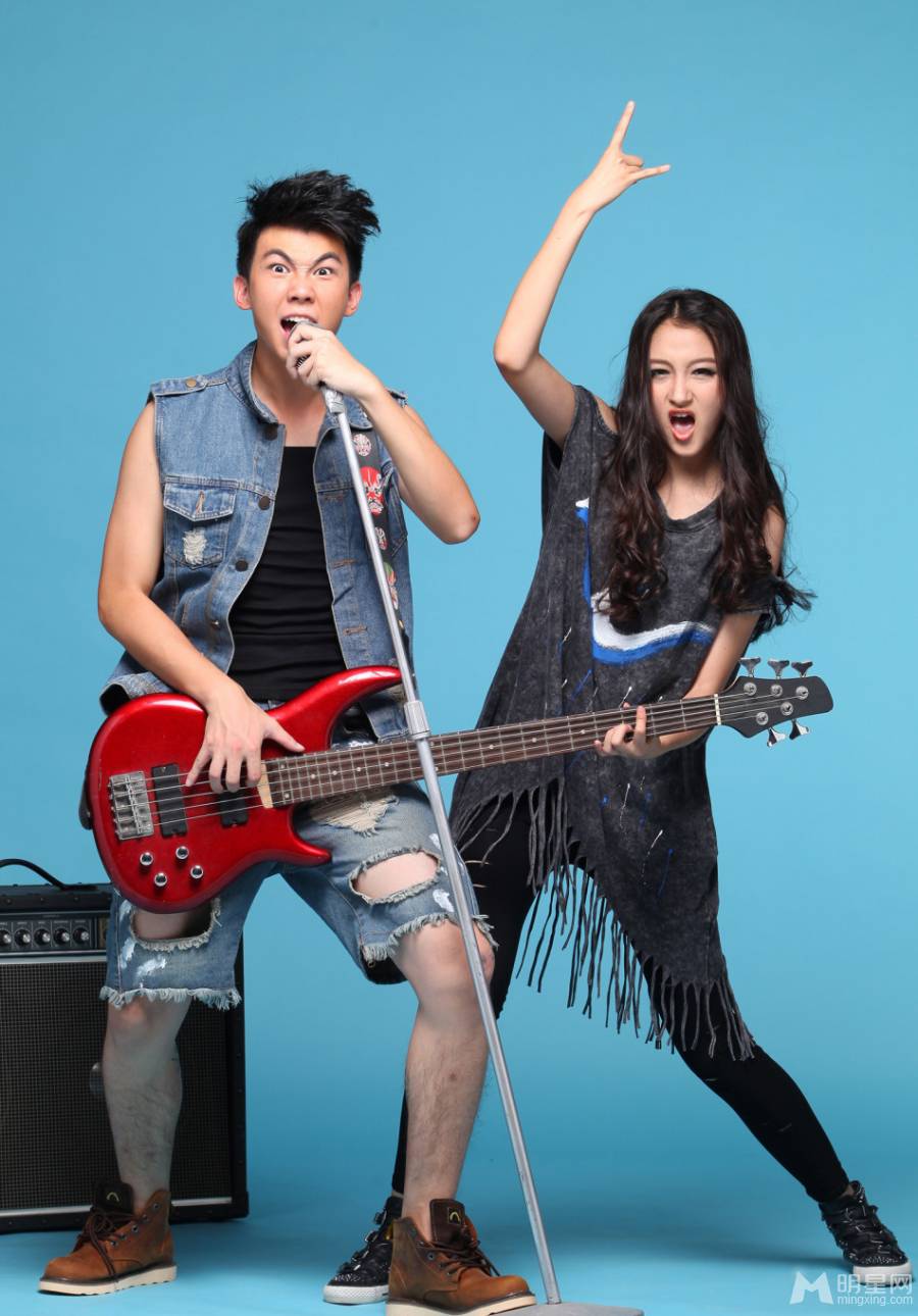 白举纲关晓彤摇滚青春范 活力四射狂野