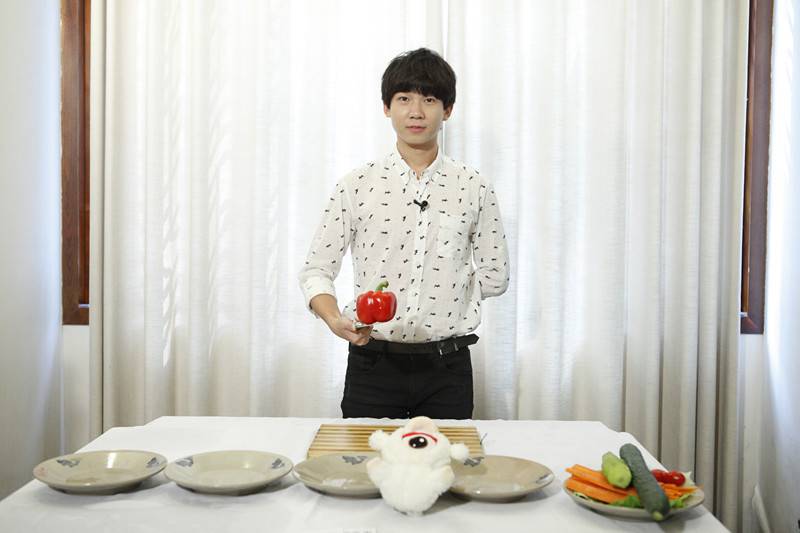 白举纲最爱火锅 搞怪俏皮写真