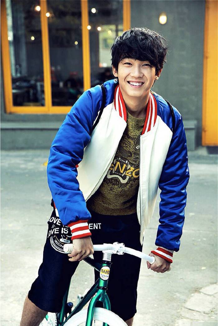 快男白举纲活力写真 青春朝气蓬勃