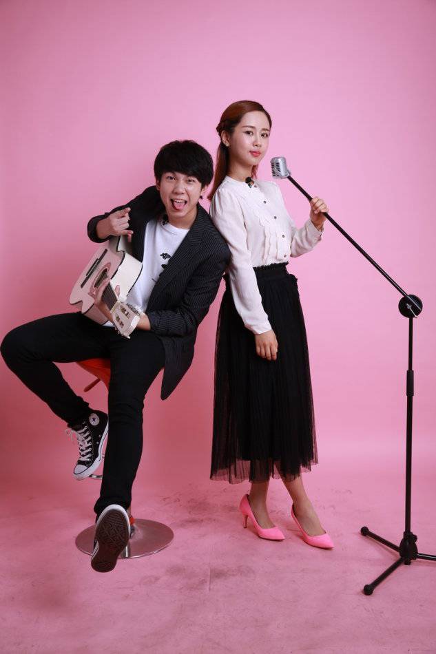 白举纲杨紫俏皮情侣写真 携手登陆《花样年华2》