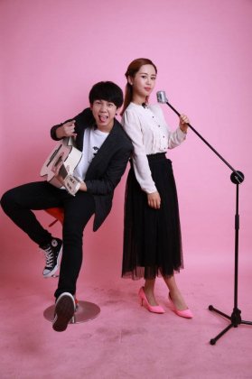 白举纲杨紫俏皮情侣写真 携手登陆《花样年华2》