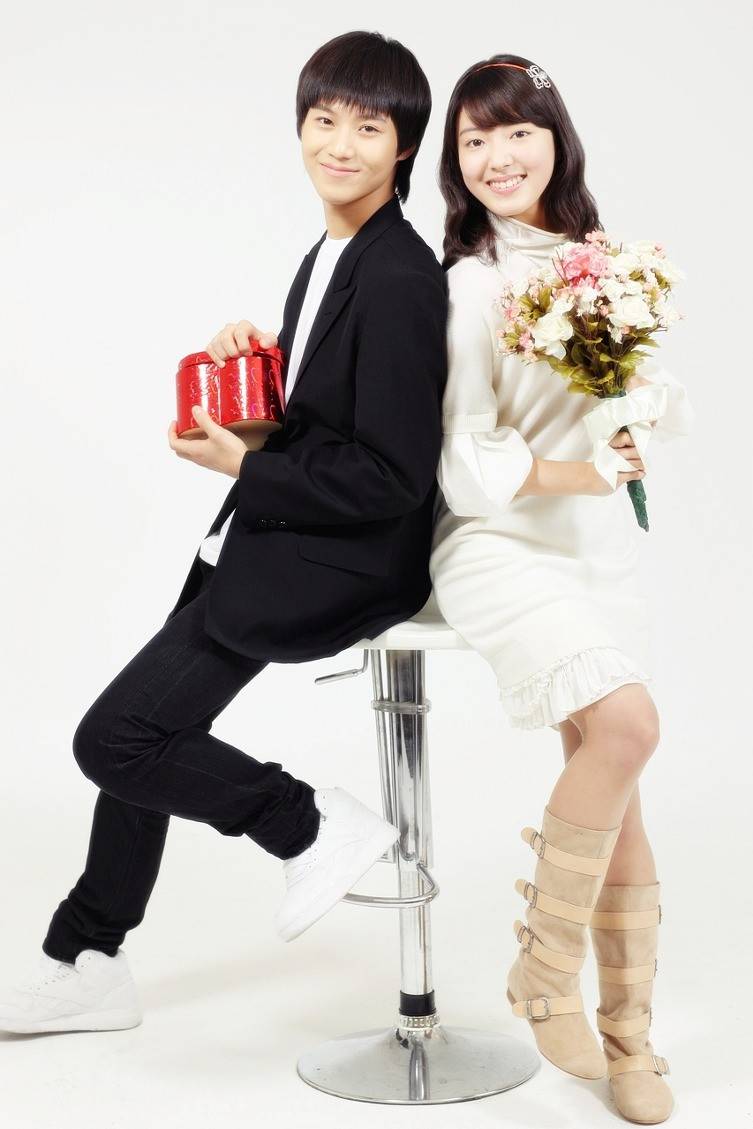 SHINEE李泰民出道青涩写真分享