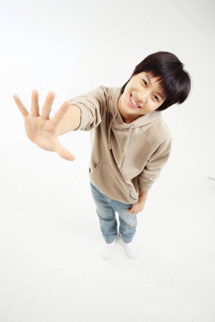 SHINEE李泰民出道青涩写真分享