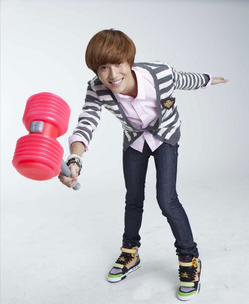 SHINEE李泰民出道青涩写真分享