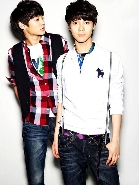 韩国人气男星李泰民帅气写真 百变造型迷人