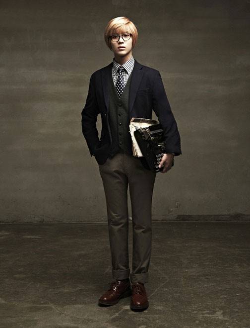 韩国人气男星李泰民帅气写真 百变造型迷人