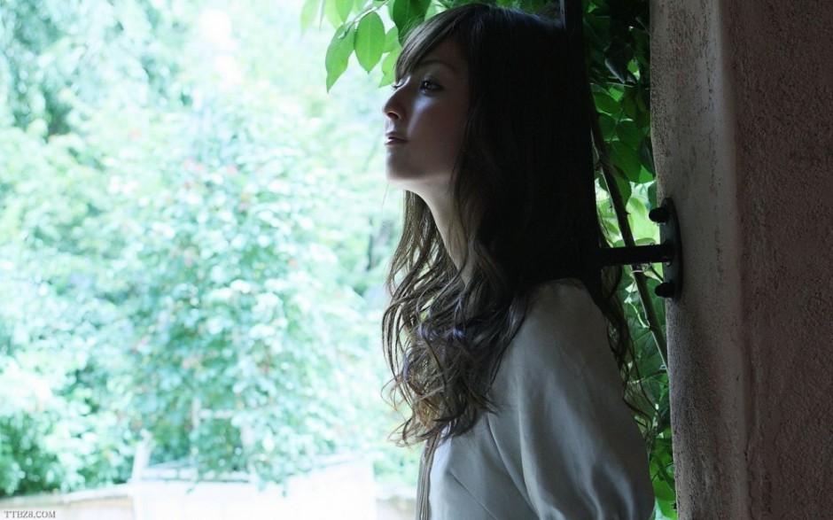 佐佐木希散发清纯气质户外写真